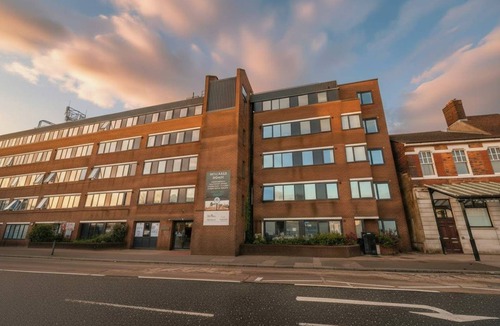 Eastleigh Apartment | Bright & Modern 1BED Apartment in Eastleigh Centre