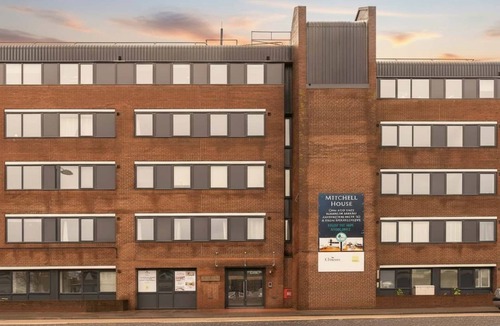 Eastleigh Apartment | Bright & Modern 1BED Apartment in Eastleigh Centre