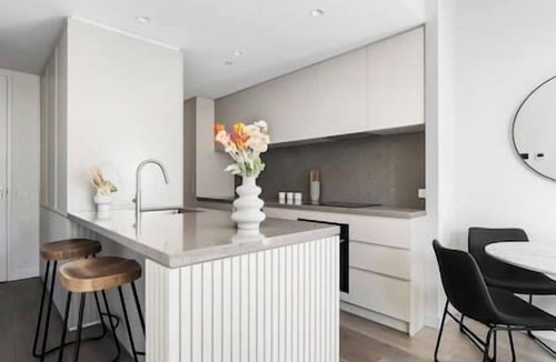 Malvern East Apartment | Bright & Modern 1BR Apt w/Balcony & Parking