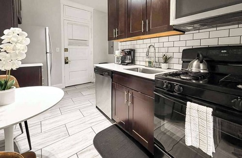 Hyde Park Apartment | Bright & Modern 1BR in a Prime Area
