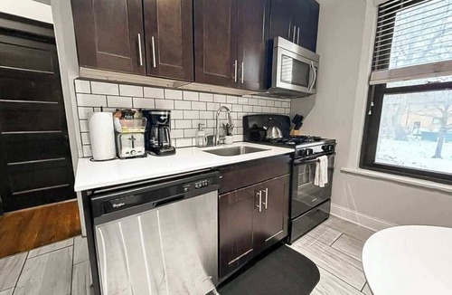 Hyde Park Apartment | Bright & Modern 1BR in a Prime Area