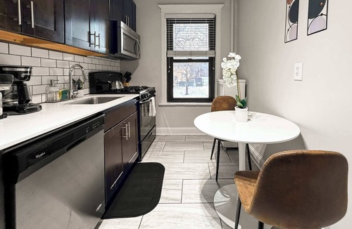 Hyde Park Apartment | Bright & Modern 1BR in a Prime Area