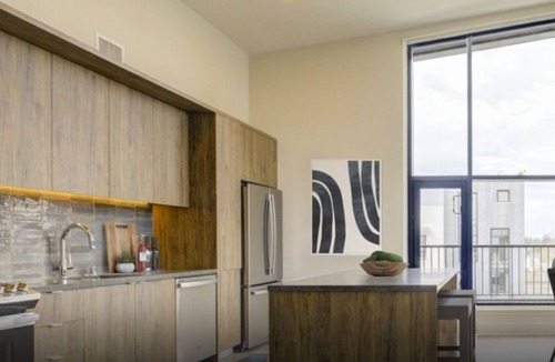 The Crossings Condo | Bright & Modern 1BR Condo at Landsby with Fire Pit