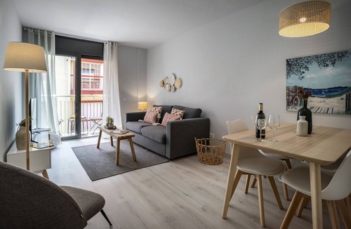Collblanc y La Torrassa Apartment | Bright & modern 2 bedroom apartment in Hospitalet