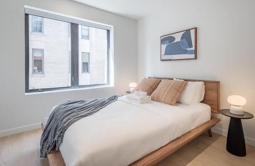 Downtown Montreal Apartment | Bright & Modern 2BR - Golden Square Mile
