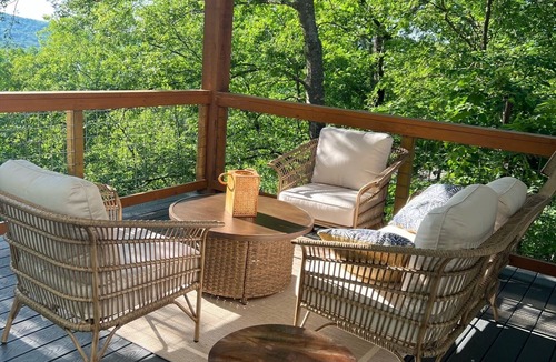 Park Hill House | Bright, modern, and comfortable home on Lake Tenkiller