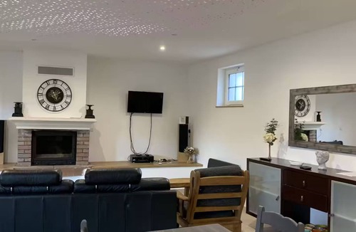 Epinoy House | Bright, modern and spacious apartment