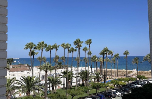 Peniscola Apartment | Bright, modern apartment a stone's throw from the beach