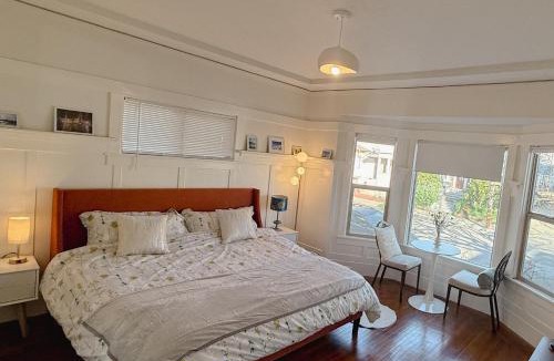 Temescal Apartment | Bright, Modern & Artsy Space