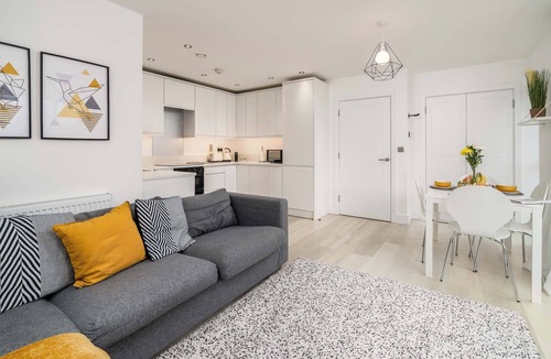 High Wycombe Apartment | Bright, Modern & Central Apartment - Pass the Keys