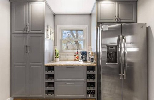 St. Louis Park House | Bright & Modern | Centrally Located