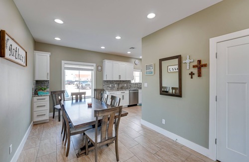 Corpus Christi Condo | Bright, Modern Corpus Christi Condo: 2 Mi to Beach