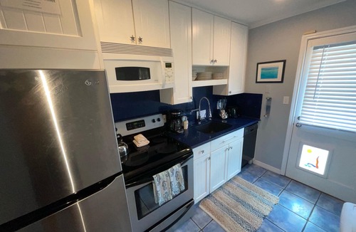 Truman Annex Condo | Bright & Modern Condo—7 MinWalk to the Beach! Pool, Bikes & 2 Furnished Porches!