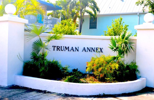 Truman Annex Condo | Bright & Modern Condo—7 MinWalk to the Beach! Pool, Bikes & 2 Furnished Porches!