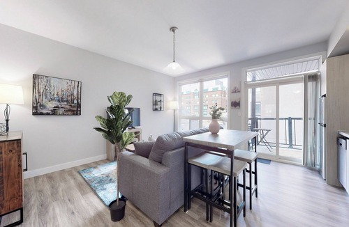 Grange Park Condo | Bright & Modern Downtown Condo with Balcony