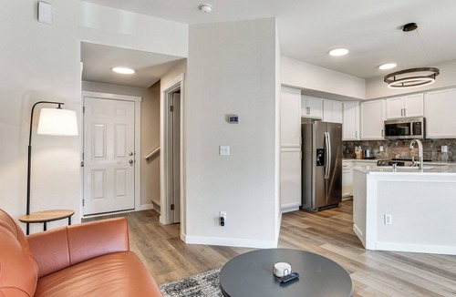 Parkland Cottage | Bright & Modern! Family Home 11 Mi to Dtwn Tacoma