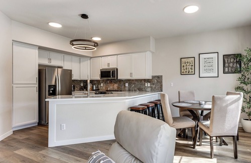 Parkland Cottage | Bright & Modern! Family Home 11 Mi to Dtwn Tacoma