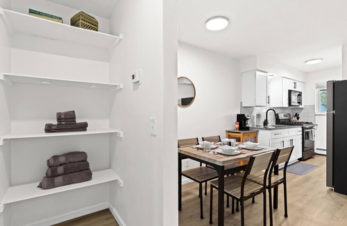 Mount Clemens Apartment | Bright & Modern Flat | King Bed | Near Downtown