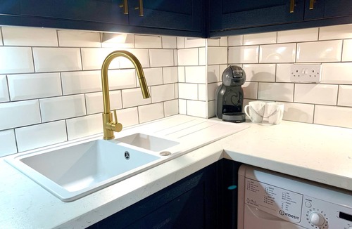 St. Margarets and North Twickenham Apartment | Bright modern flat in central Twickenham