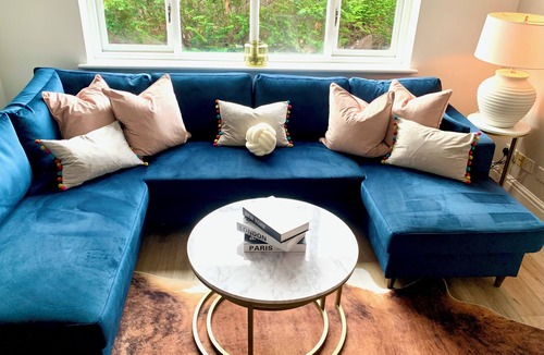 St. Margarets and North Twickenham Apartment | Bright modern flat in central Twickenham