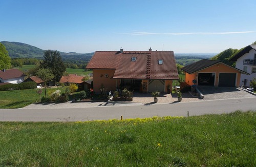 Lalling Apartment | Bright, modern, fully equipped vacation apartment with wonderful panoramic views towards the Alps