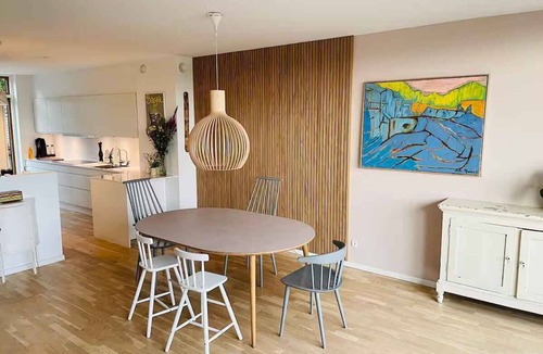 Vedbaek Villa | Bright modern holiday home near beach and forest