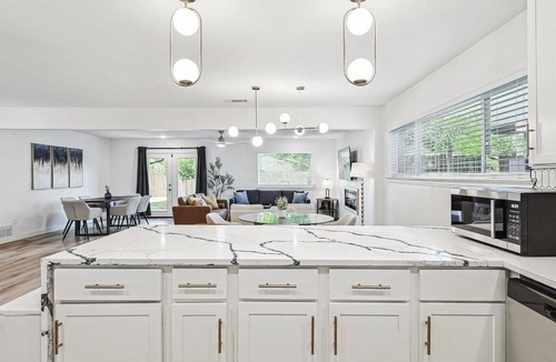 Irving House | Bright Modern Home | 3BR, 2BA, Fenced Backyard