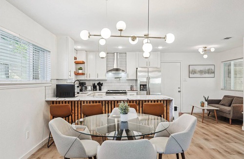 Irving House | Bright Modern Home | 3BR, 2BA, Fenced Backyard