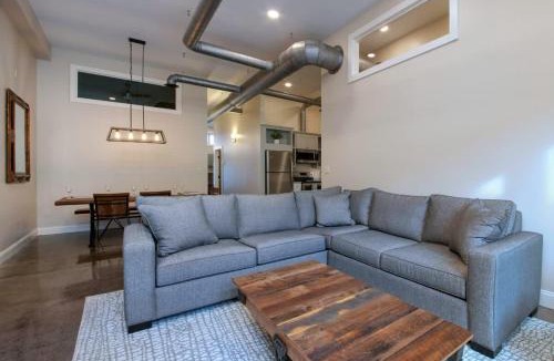 Roanoke Apartment | Bright modern loft for adventurers