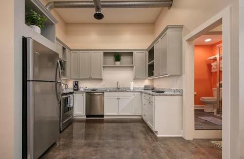 Roanoke Apartment | Bright modern loft for adventurers