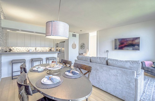 Dawson House | Bright & Modern One Block from S. Congress & DT Austin
