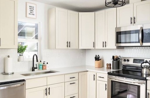 Applewood Villages House | Bright & Modern Retreat - Sleeps 8 - Convenient Location