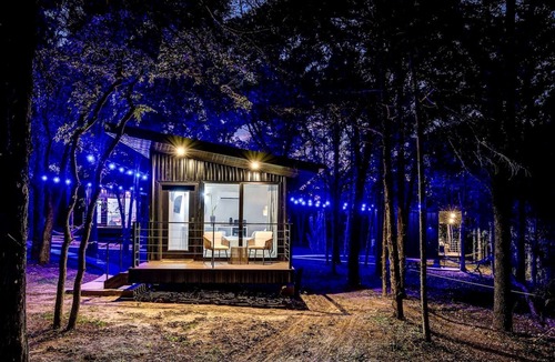 Alvord Cabin | Bright Modern Treehouse with Pickleball Court Near LBJ Grasslands | Alvord, Texas