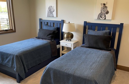 Maltby Villa | Bright , monden and golf course house