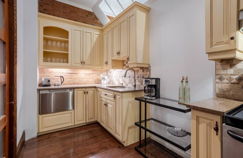 Shaughnessy Village Apartment | Bright Montréal Apartment | Trendy Downtown Escape