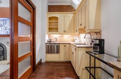 Shaughnessy Village Apartment | Bright Montréal Apartment | Trendy Downtown Escape