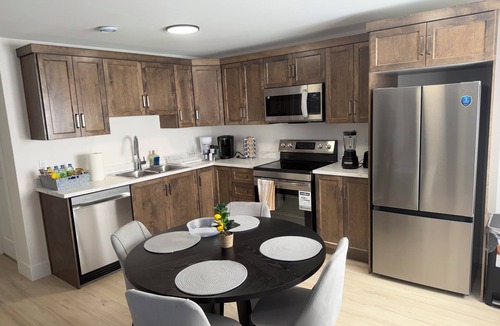 Terra Nova Apartment | Bright, Morden & Cozy 1 Bedroom Getaway