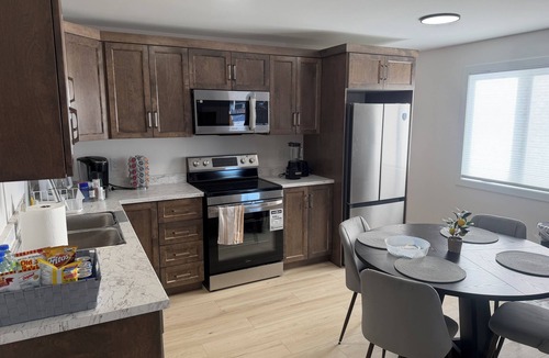Terra Nova Apartment | Bright, Morden & Cozy 1 Bedroom Getaway