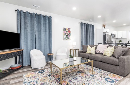 Dubuque House | Bright New 2BR House-Parking + Washer/Dryer