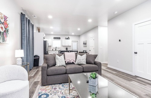 Dubuque House | Bright New 2BR House-Parking + Washer/Dryer