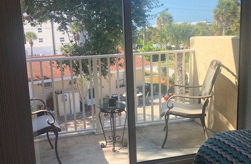 Englewood Apartment | Bright & New Condo Steps Away from Beach and Bay