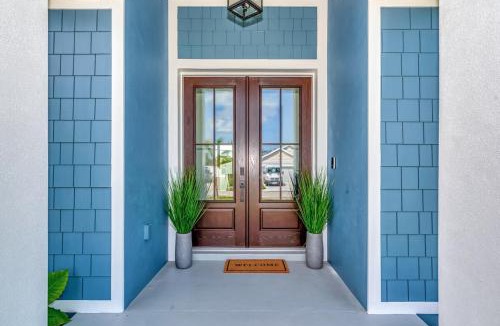 South Venice House | Bright New Home Family Oasis Near the Shore