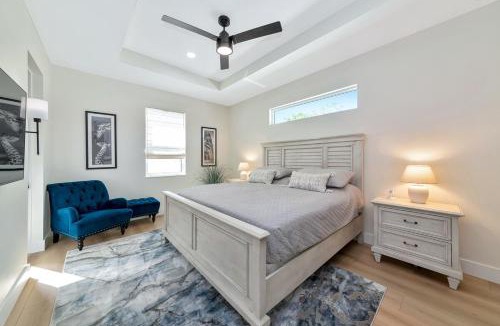 South Venice House | Bright New Home Family Oasis Near the Shore