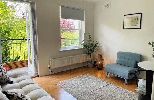 New Cross Apartment | Bright newly refurbished modern 1 bedroom flat