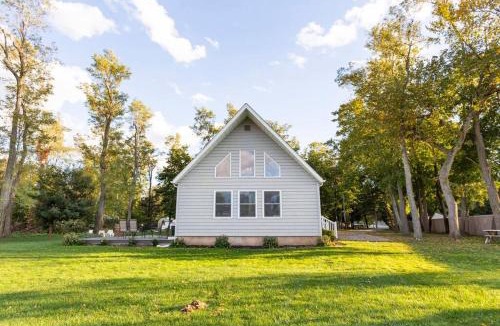 Southold House | Bright Oasis in Beautiful North Fork Wine Country