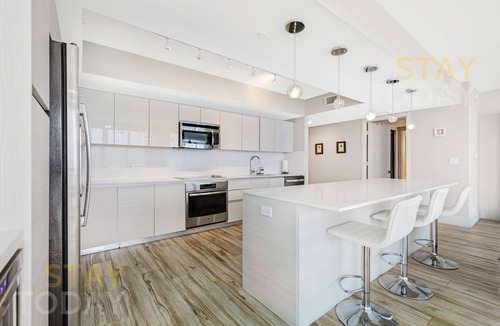 Hallandale Beach Condo | ★BRIGHT OCEAN VIEW CONDO! LUXURY 3BDR!