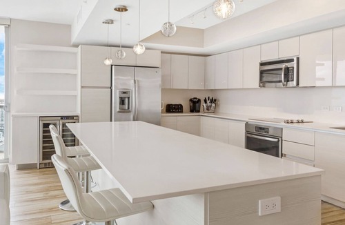 Hallandale Beach Condo | ★BRIGHT OCEAN VIEW CONDO! LUXURY 3BDR!