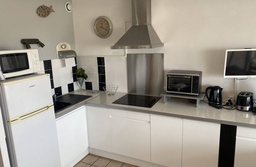 Mimizan-Plage Apartment | Bright oceanfront studio