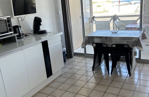 Mimizan-Plage Apartment | Bright oceanfront studio