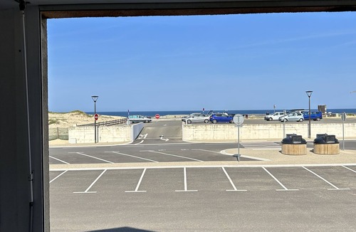 Mimizan-Plage Apartment | Bright oceanfront studio